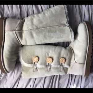 UGG Bailey Button Triple